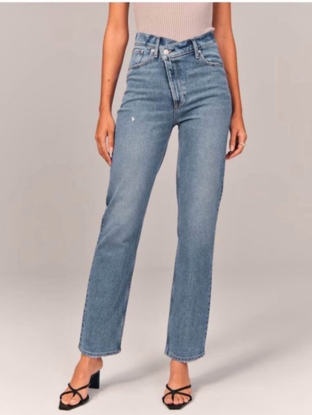 Abercrombie & Fitch Women's Straight Leg Jeans - Medium Blue Denim
